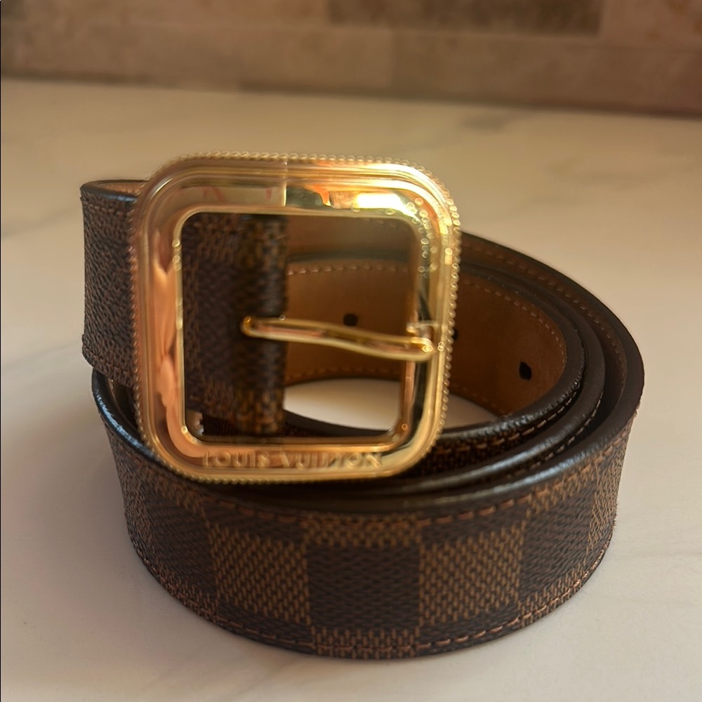 💯 Authentic Louis Vuitton Damier Belt with Gold Buckle  in great condition!!
